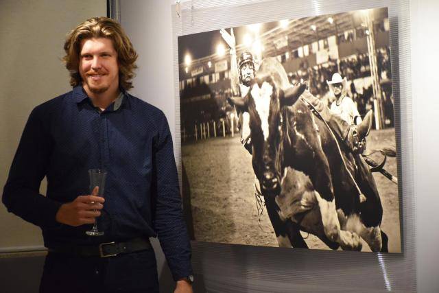 Exposição “Alma de Peão”, do fotógrafo Herbert Weil, é inaugurada durante o Festival Sicoob Sabor em Vilhena