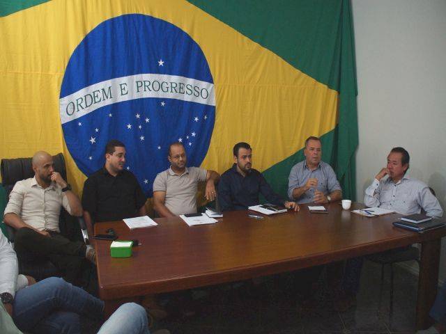 Vilhena: sindicato se reúne com prefeito e cobra Vale-Transporte e PCCS; Japonês promete atender pedidos em 2019