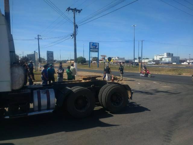 Carreta com placas de Cacoal passa sobre motoqueiro de 57 anos após batida na região central de Vilhena