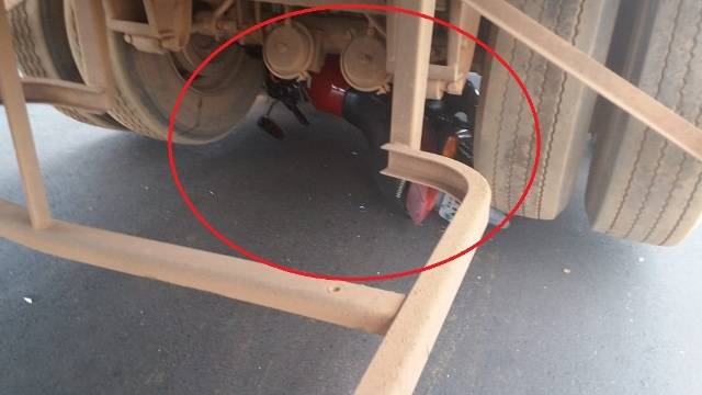 Mulher sobrevive “milagrosamente” a acidente após moto ir parar embaixo de carreta em Vilhena