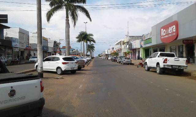 Vendedores itinerantes aproveitam finais de semana para comercializar mercadorias e burlar lei em Cerejeiras