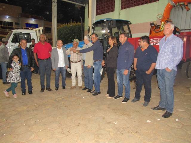 Na semana de aniversário do município, prefeito entrega equipamentos agrícolas em Cerejeiras