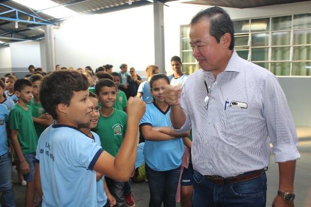 Ao reinaugurar escola municipal em Vilhena, prefeito dá palavra a alunos e promete atender pedidos deles