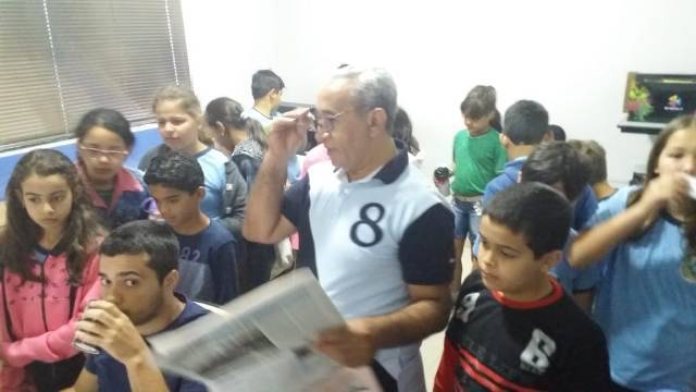 Envolvidos em projeto de leitura, alunos e professores de escola pública em vilhena visitam jornal FOLHA DO SUL
