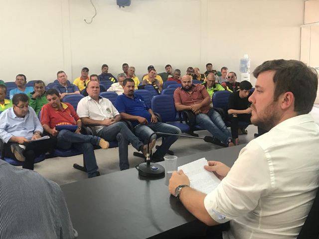 Vereador reúne mototaxistas, taxistas e “Ubers” para discutir regras no transporte de passageiros em Vilhena