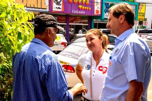 Em campanha, Acir faz caminhada na cidade onde começou carreira política e relembra legados de sua gestão