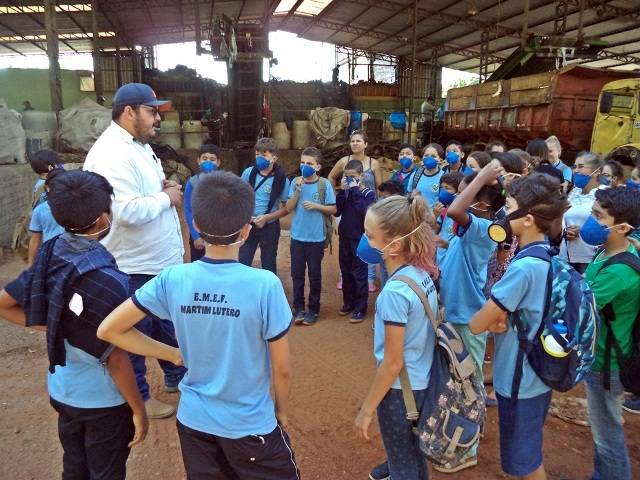 Vilhena: alunos de escola pública visitam aterro sanitário, conhecem estruturas, manejo do lixo e trabalho de recicladores