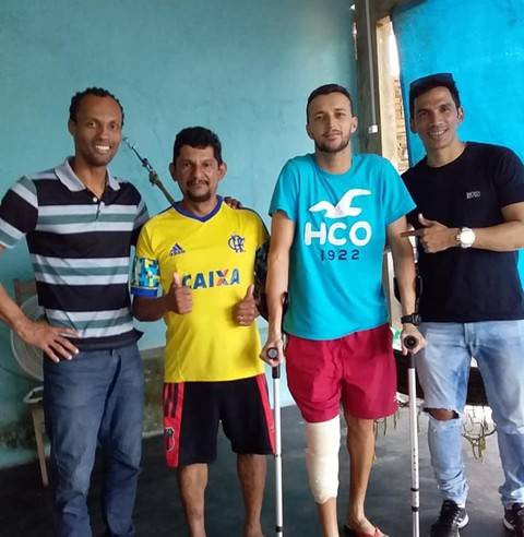 VEJA VÍDEO: com ajuda de colega, jogador de time vilhenense consegue fazer cirurgia do joelho em Ariquemes