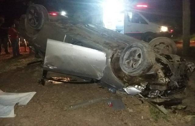 Mulher morre e 4 pessoas ficam feridas após carro atropelar capivara e capotar várias vezes em rodovia de Rondônia