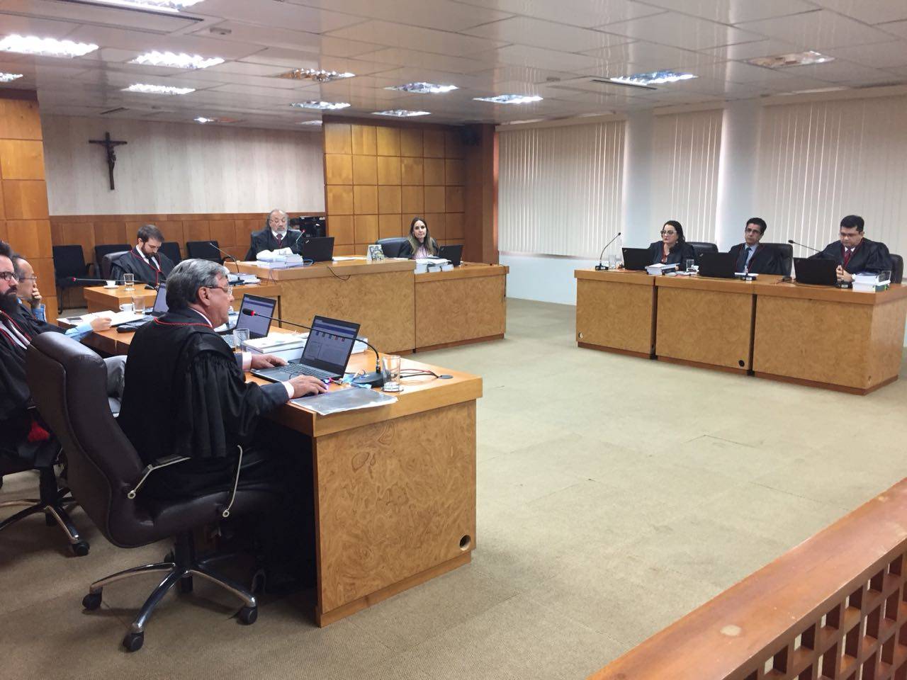 Por 4 votos a 2, TRE de Rondônia indefere senador Acir Gurgacz e manda coligação substituir candidato