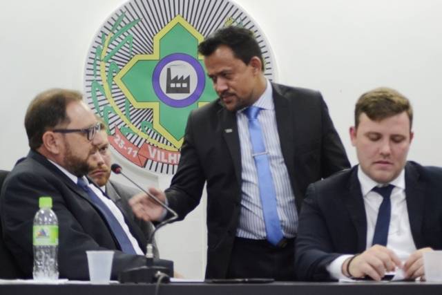 Vereador parabeniza secretário por conserto de mamógrafo em Vilhena e cria “treta” com colega durante sessão da Câmara