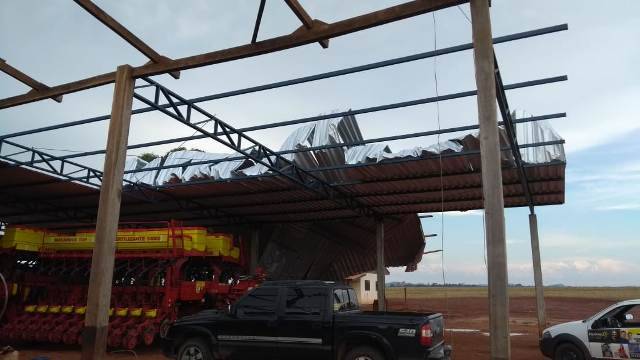 Tempestade no interior do Cone Sul destelha barracão em fazenda e “chove gelo” em distrito de Corumbiara