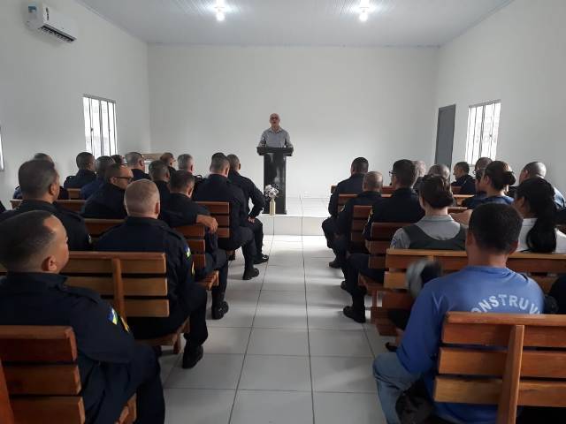 Pastor presbiteriano comanda culto e intercessão religiosa na Capela Ecumênica em Vilhena
