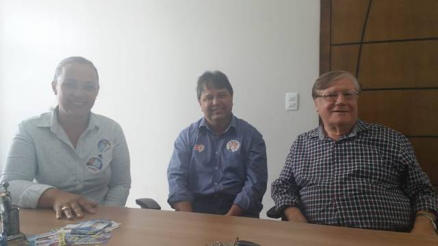 Ex-senador que concorre a suplente, ex-prefeito e deputada que busca reeleição visitam FOLHA DO SUL ON LINE