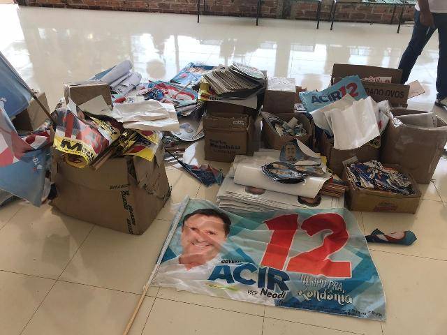 Por determinação do TRE, agentes da PF dão “batida” no comitê de Acir Gurgacz em Vilhena e recolhem material de campanha