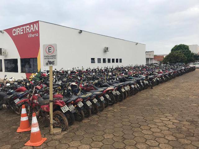 DETRAN vai leiloar, em Vilhena, 500 carros e motos que estavam apreendidos em cidades do Cone Sul