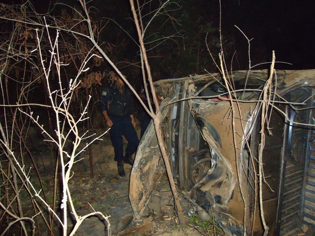 CARRO EM ALTA VELOCIDADE MATA CICLISTA; MOTORISTA TAMBÉM MORRE
