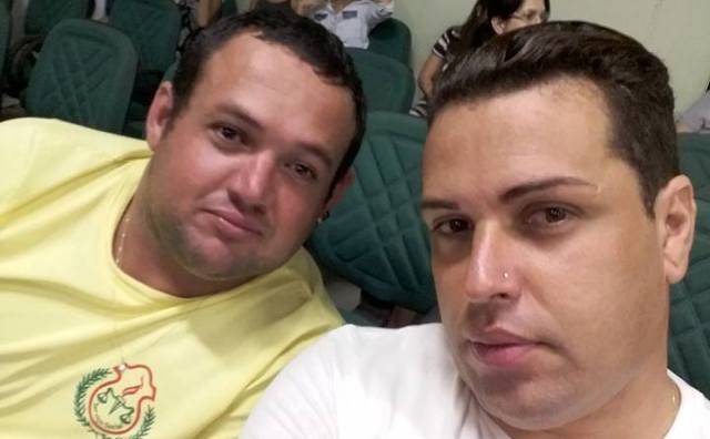 Acusado de incendiar companheiro em Vilhena, cabeleireiro se entrega à polícia e mantém versão de suicídio