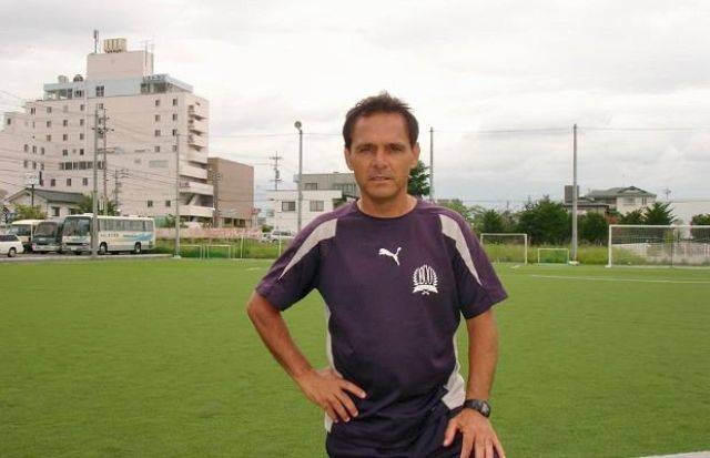 Na China, Técnico que já atuou pelo VEC comenta idolatria a estrangeiros e estrutura do futebol local