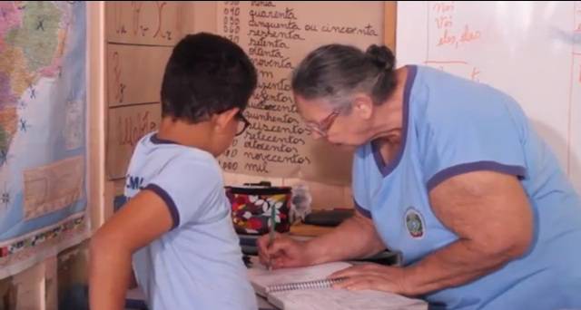Documentário: professora de Vilhena, com 65 anos, emociona filha com história de dedicação e amor pela profissão