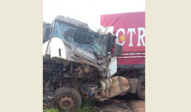 Motorista de Vilhena morre na hora ao bater na traseira de caminhão na BR 364, a cerca de 70 km da cidade