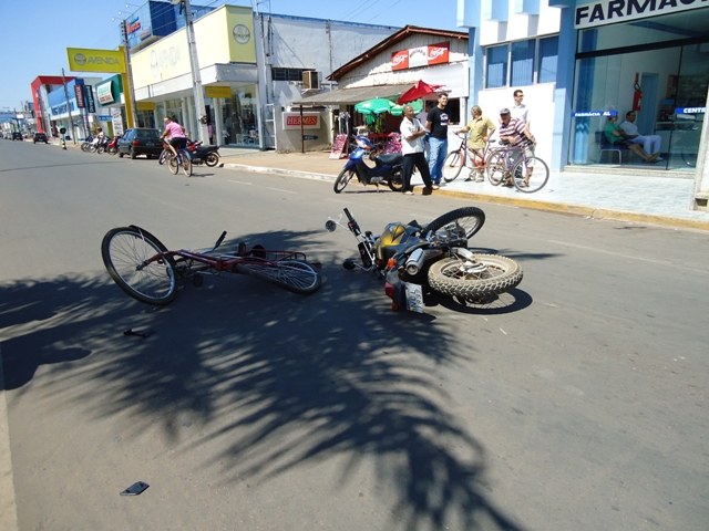 ACIDENTE DE TRÂNSITO ENVOLVE MOTO E CICLISTA MA MAJOR AMARANTE