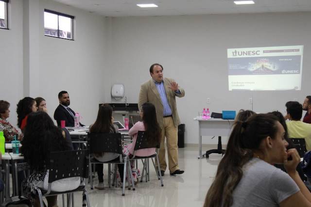 Secretário de Estado da Saúde ministra palestra para estudantes de medicina em faculdade de Vilhena