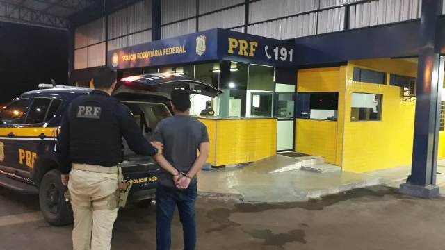 Em Vilhena, agentes da Polícia Rodoviária federal prendem boliviano transportando 6 kg de cocaína