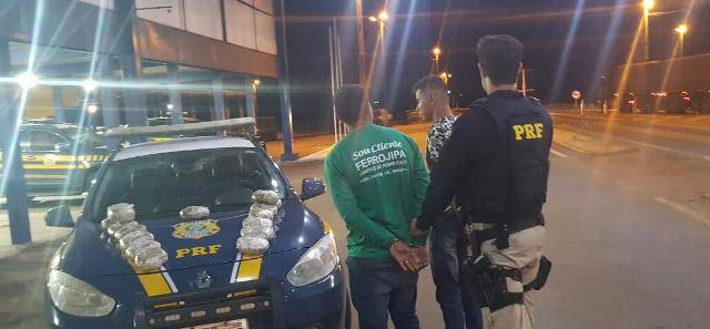 Vilhena: após motorista “passar mal”, equipe da PRF descobre 16 quilos de cocaína escondidos em carro
