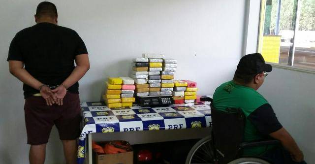 Inusitado: PRF de Vilhena apreende 54 quilos de cocaína que eram transportados por motorista cadeirante