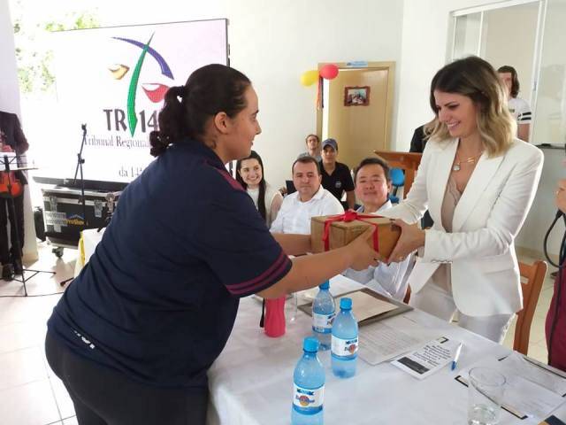Vilhena: ao inaugurar escola construída pela Justiça do Trabalho, magistrada recebe homenagens e cita Paulo Freire