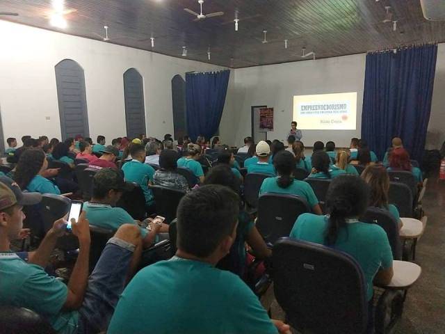 Realizada por diversas entidades, 1º Semana da Juventude reúne palestrantes e painéis de profissões em Cerejeiras