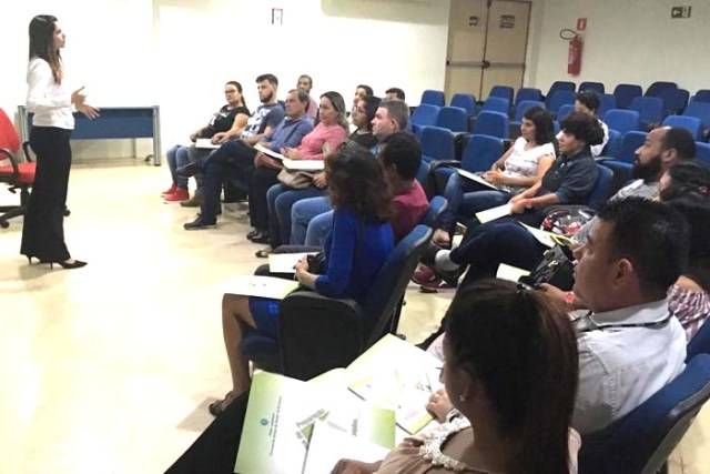 Em Vilhena, juíza comanda curso preparatório para quem deseja adotar crianças na cidade