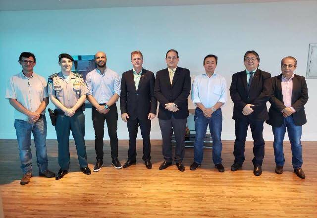 Em visita a Vilhena esta semana, governador deve anunciar a primeira escola municipal militar de Rondônia