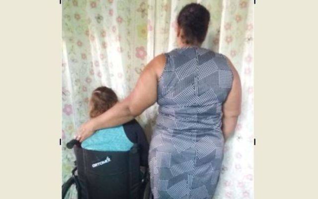 Moradora de Cerejeiras se desespera e diz que filha especial pode morrer por falta de medicamento