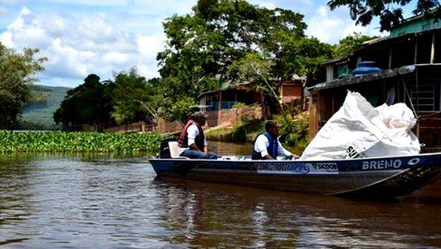 Mutirão de limpeza executado por voluntários e apoiado por cooperativa retira 9 toneladas de lixo das margens do Rio Guaporé