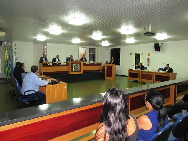 Projeto de lei que incluía moradores rurais na contribuição de iluminação pública é reprovado por vereadores em Cerejeiras