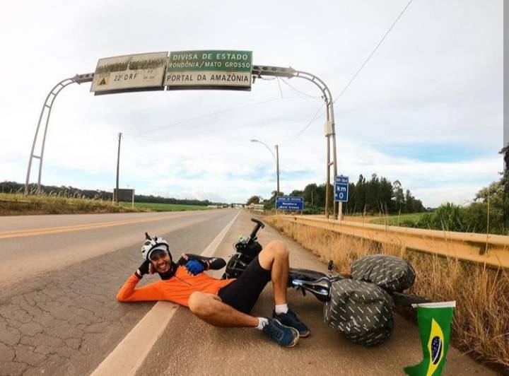 Em viagem de bicicleta a caminho do Alasca, aventureiro passar por Vilhena e é entrevistado pelo FOLHA DO SUL ON LINE