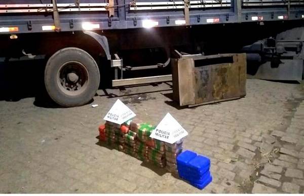 Caminhão com placas de RO é apreendido com 137 kg de cocaína em Minas Gerais; motorista foi preso
