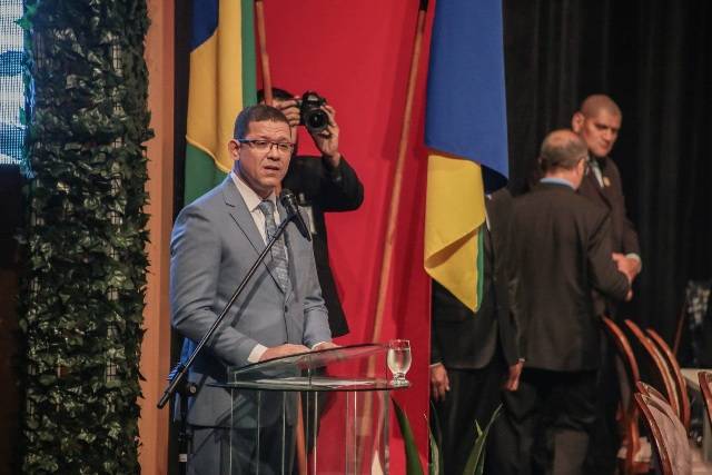 Coronel Marcos Rocha assume governo de Rondônia prometendo cumprir leis e trabalhar para melhorar a vida dos mais simples