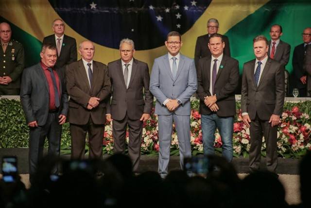Deputado Luizinho Goebel participa da posse do governador eleito coronel Marcos Rocha