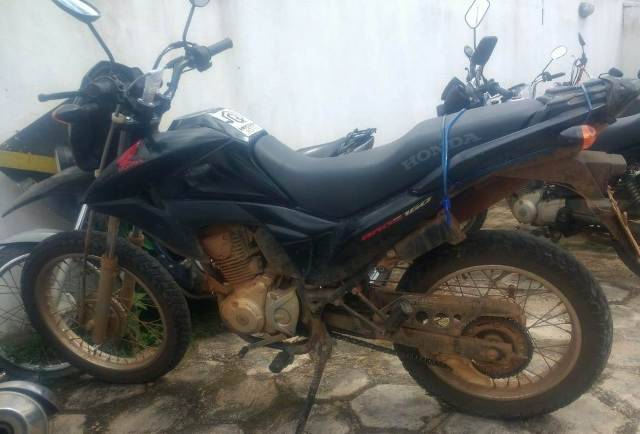Motocicleta roubada no Barão do Melgaço é encontrada próxima a motel na saída para Pimenta Bueno