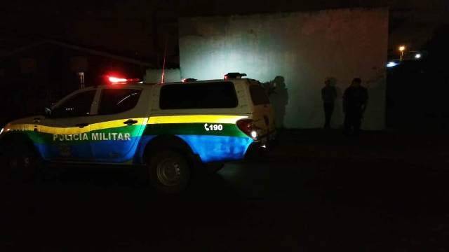 Homem tem a casa invadida e sofre tentativa de homicídio no Jardim Primavera