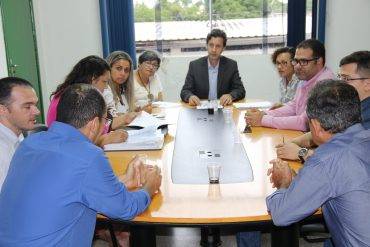 Detran discute implantação do novo modelo de placas do Mercosul