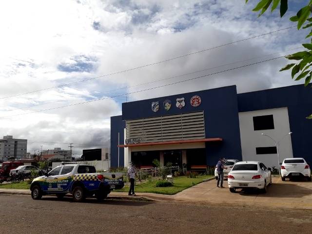 Um dia após roubarem loja de materiais para construção, rapazes são presos pelo crime e por tráfico de drogas no bairro Cristo Rei
