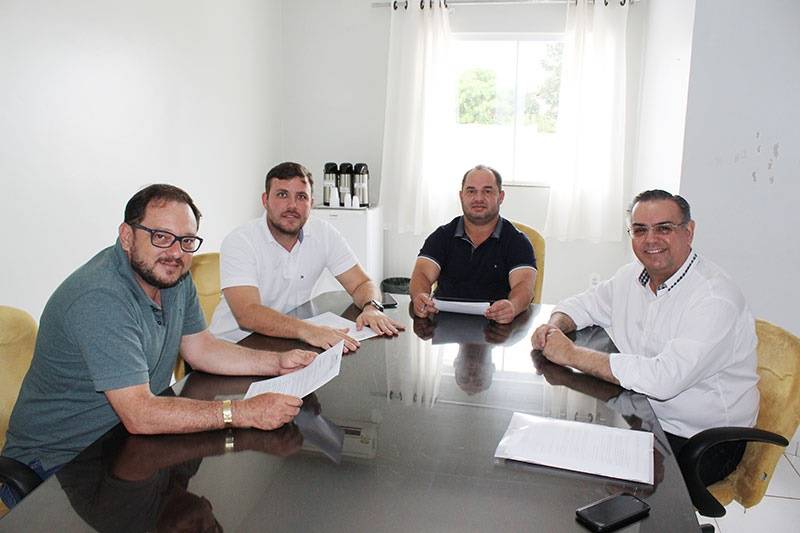 Em reunião com vereadores, coordenador do curso de medicina da UNESC anuncia bolsas de estudos