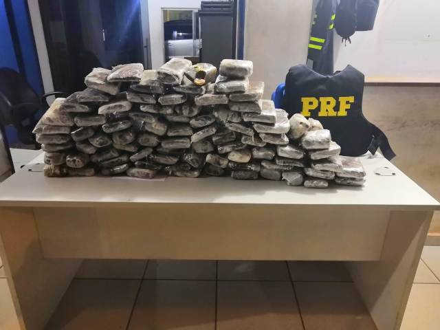 Em cidade de RO: PRF apreende mais de 40 kg de maconha com dupla que vinha de Roraima