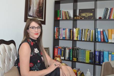 Advogada criminalista Vilhenense é co-autora de obra inédita no Brasil