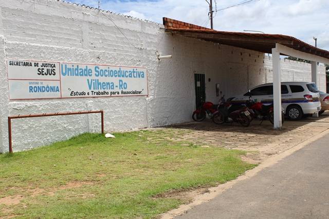 Sem reajuste salarial há 7 anos e em busca de melhorias, agentes penitenciários alertam para o risco de rebelião por causa do baixo número de servidores