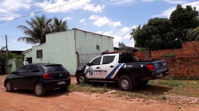 URGENTE: homem de 55 anos é assassinado com corte no pescoço em Vilhena; reportagem da FOLHA está no local